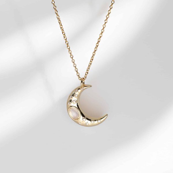 Naszyjnik z kamieniem księżycowym z motywem księżyca.